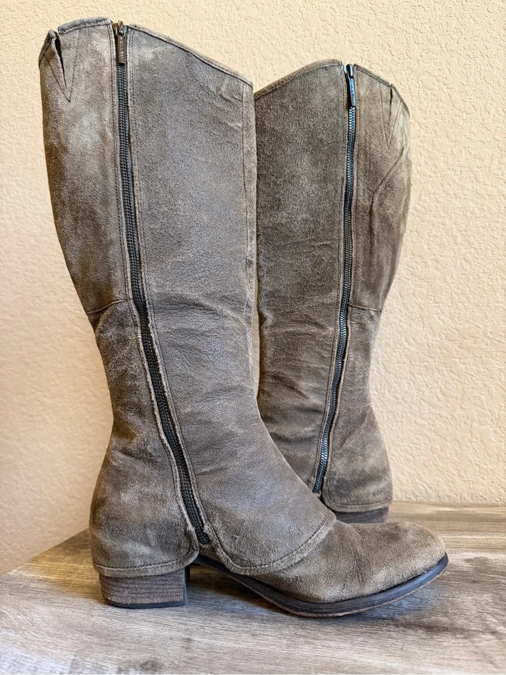 Donald J. Pliner Devi knee-high distressed suede boots Women’s 8.5